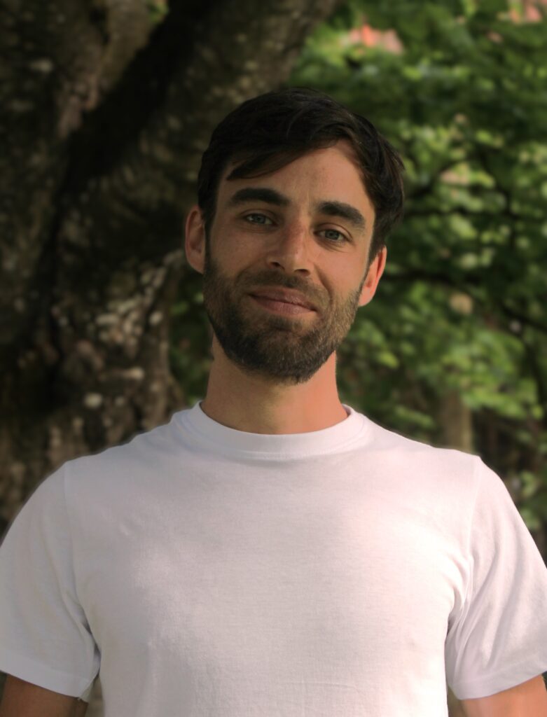 Porträt von Dennis Lovetinsky, mobiler Masseur und Inhaber von Dennis mobile Massage – tätig in Landsberg am Lech und Umgebung und Vorteile auf einen Blick